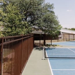 outdoor pickleball courts