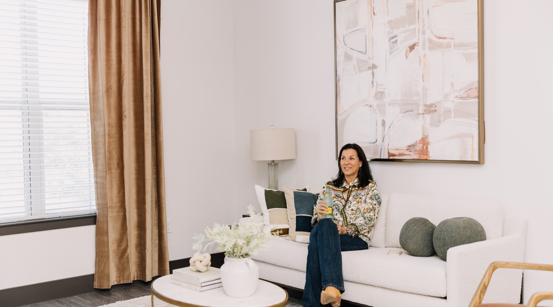 STAY CONNECTED. LIVE VIBRANTLY. 